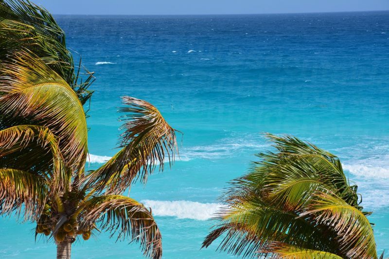 dd_201711132314_cancun_beach_two.jpg