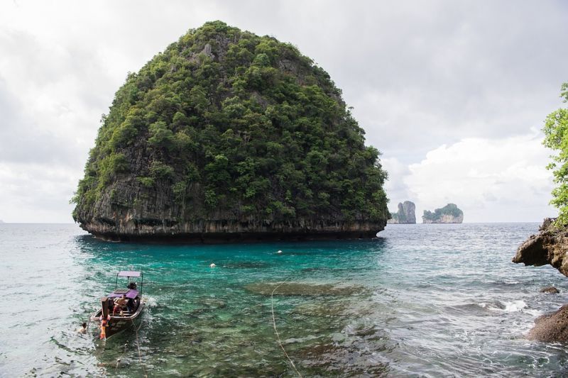 dd_201912060336_phi-phi-islands-2538412_960_720.jpg