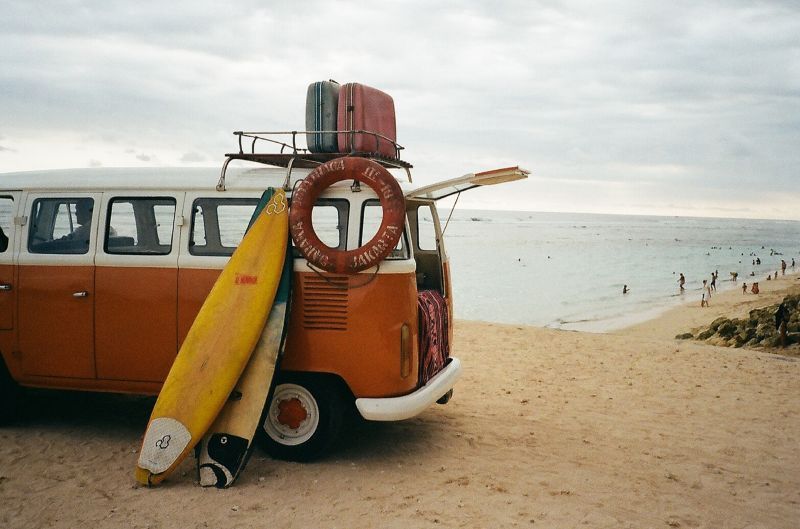 md_201912040455_surfboards-leaning-on-van-3173782.jpg